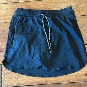 Athleta Trekkie Crest Skort Black